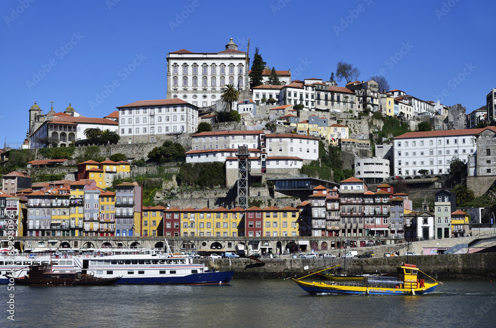 Uferpanorama von Porto am Douro