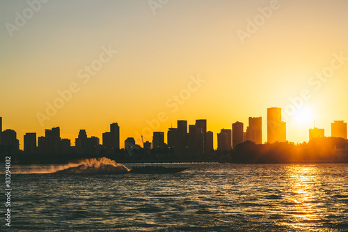 Skyline in Miami, Motorboat at sunset © The Pink Panda