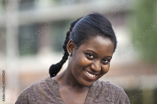 Junge afrikanische Frau