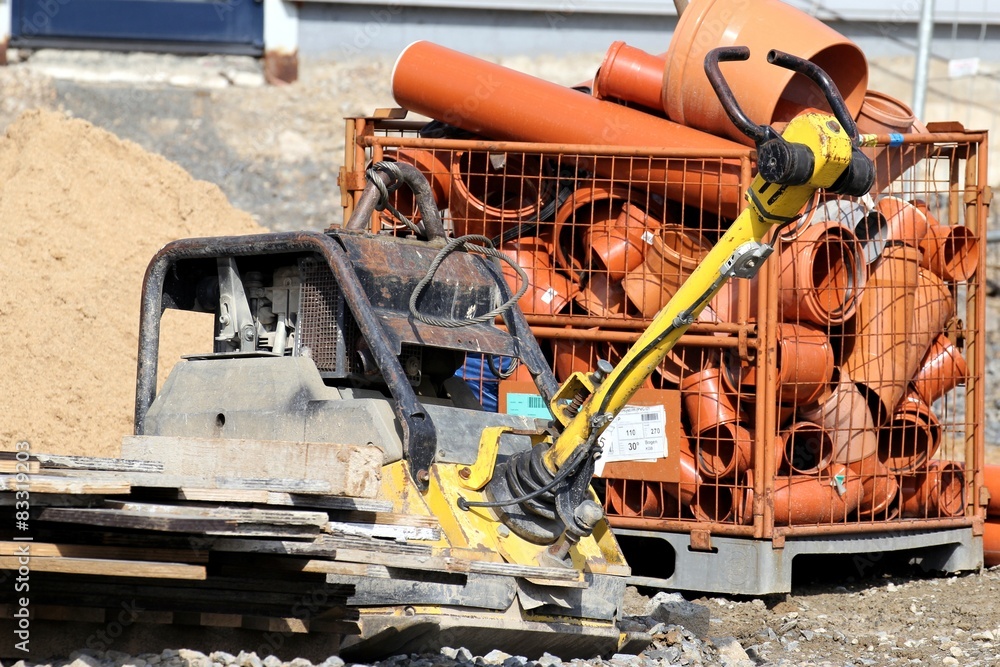 Fototapeta premium Rüttelplatte auf einer Baustelle