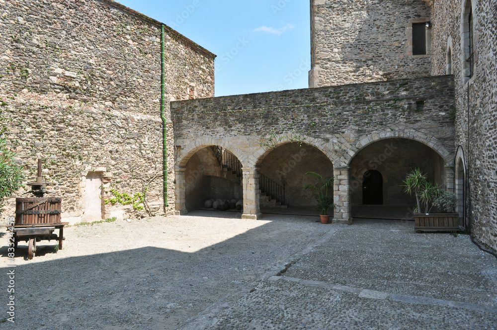 cour intérieure château de collioure