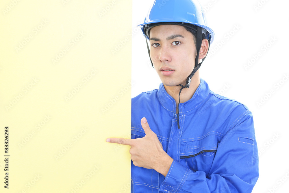 真剣な表情の労働者 真剣な表情の労働者