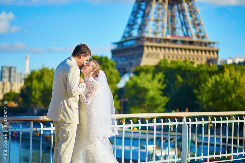 Just married couple in Paris near the Eiffel tower