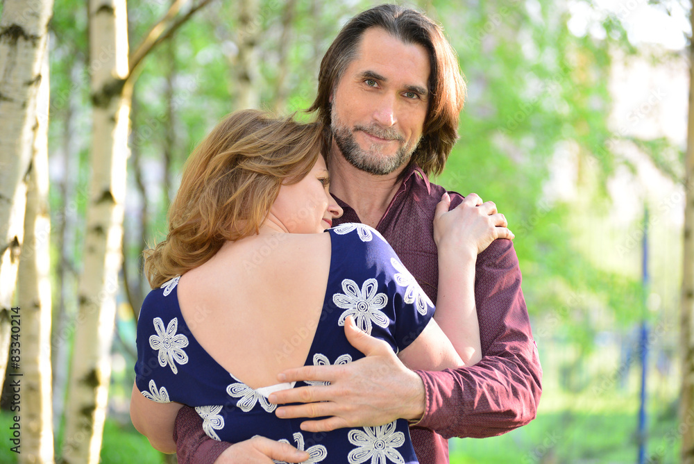 Fototapeta premium Man and woman hugging in the park