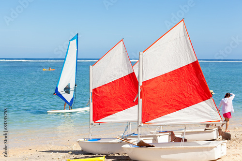 voiliers d'initiation, planche à voile sur lagon Réunion 
