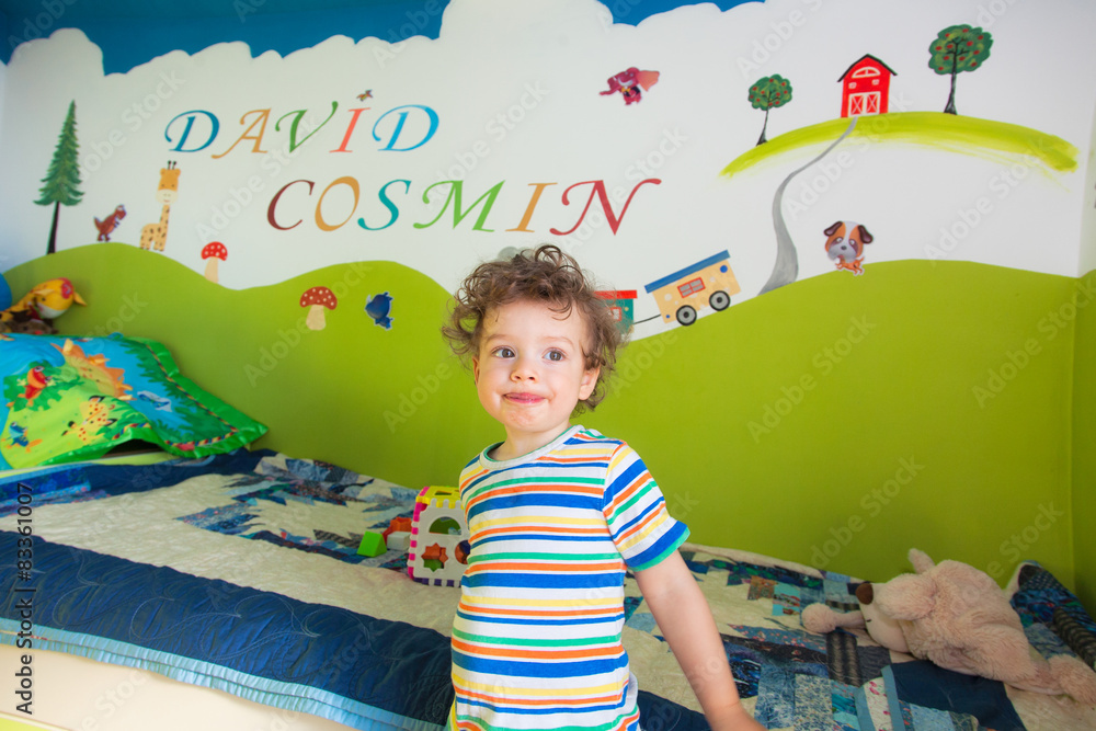 Obraz premium Baby boy playing in his room