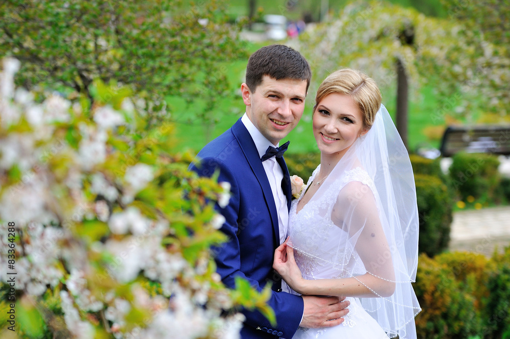 Portrait of bride and groom in the spring bloom