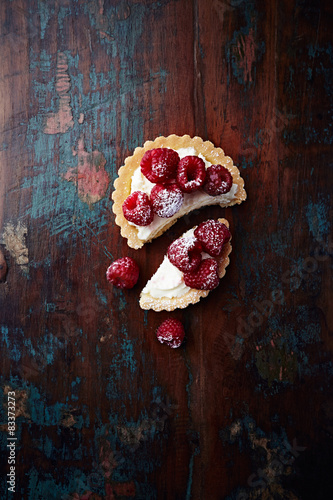 Mini tart with mascarpone and raspberries