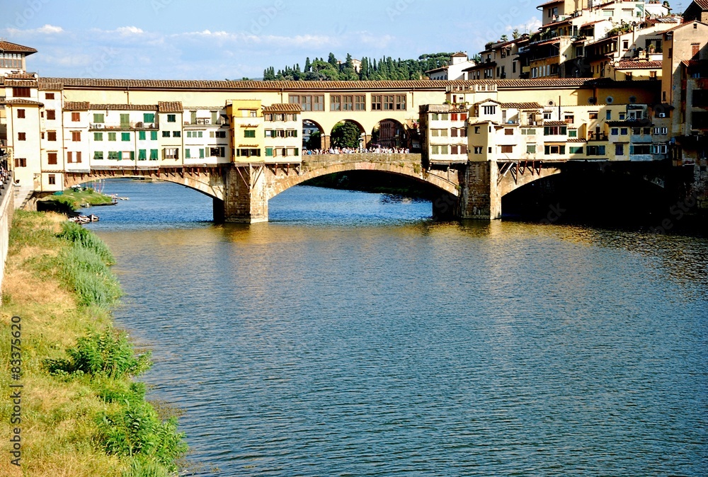 Naklejka premium old bridge over the river Arno in the city of Florence, Italy