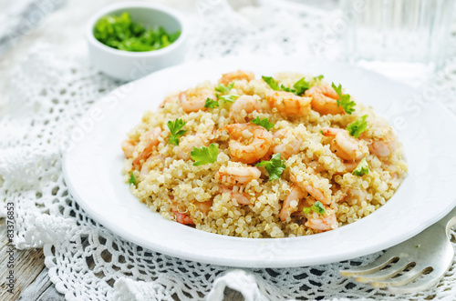 quinoa with shrimp and parsley