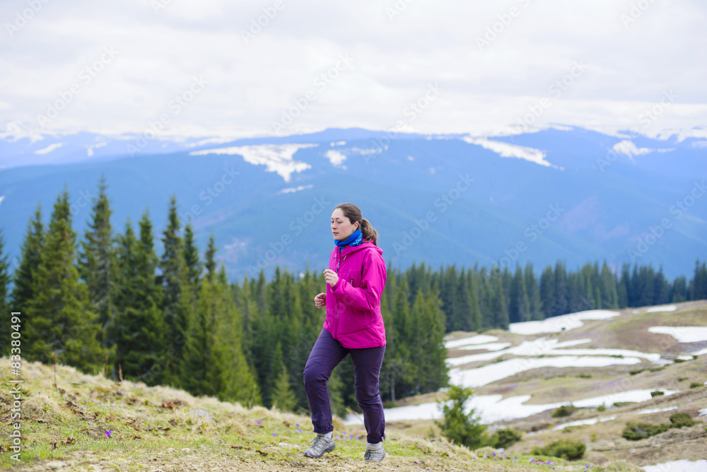 Naklejka premium young caucasian female running in montains