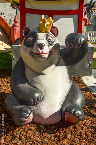 oso saludando