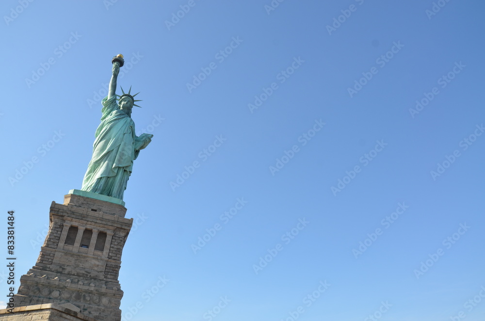 Obraz premium Statue of Liberty with large copy space on blue sky