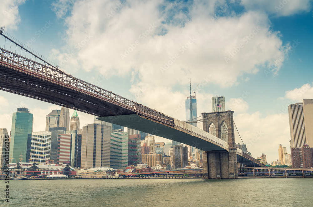 The Brooklyn Bridge and Downtown Manhattan, New York City skylin