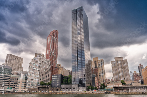 Amazing skyline of Manhattan - New York Skyscrapers © jovannig