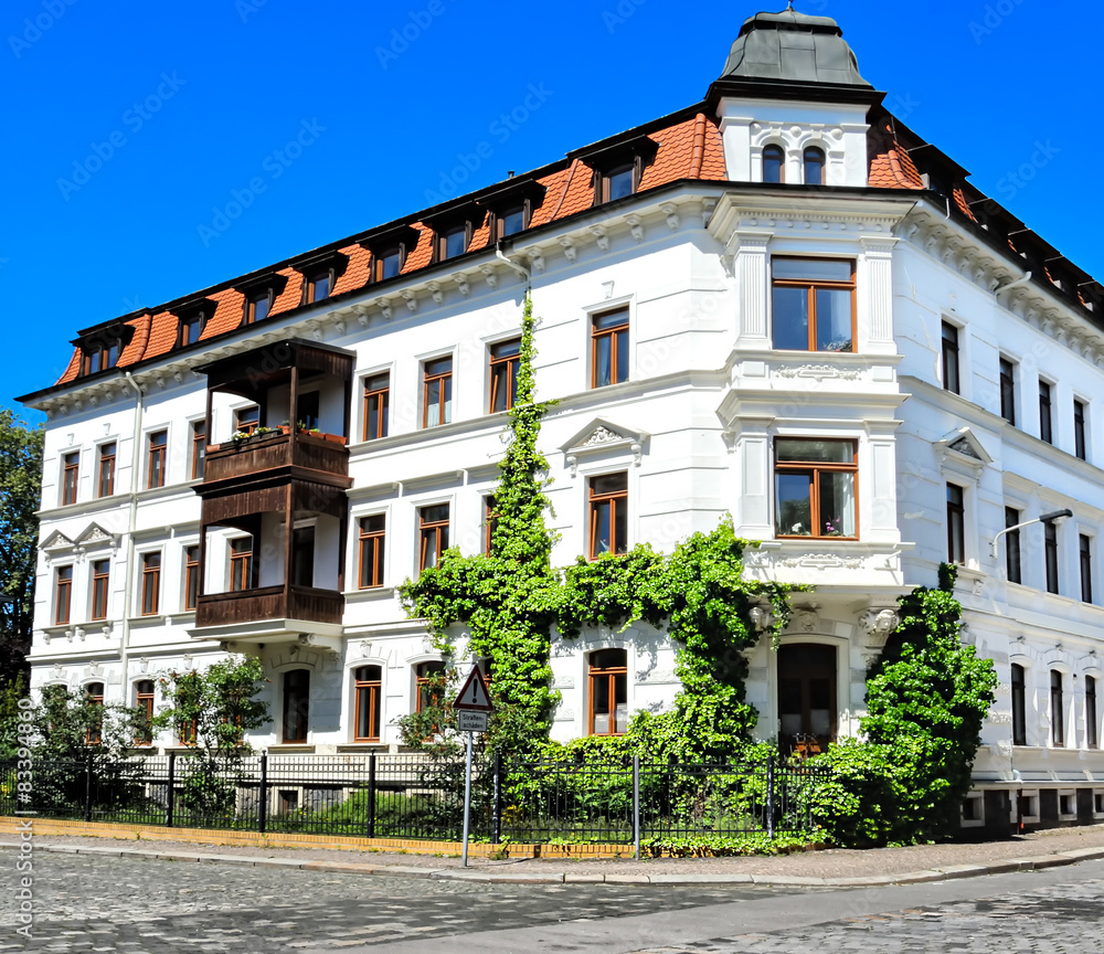 Naklejka premium Wohn- und Geschäftshaus