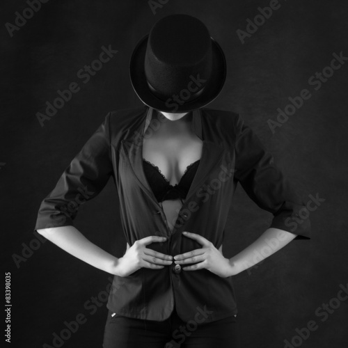 Stampa su tela Sexy cabaret dancer on the dark background