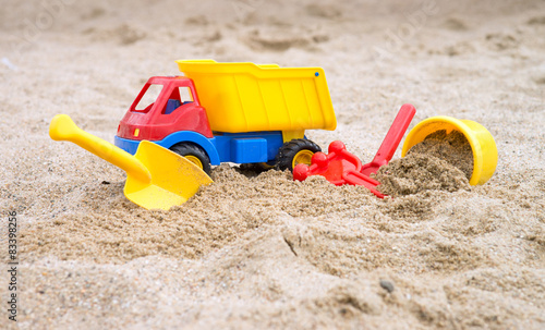 Obraz na płótnie Sand toys / sand toys in a sandbox w salonie