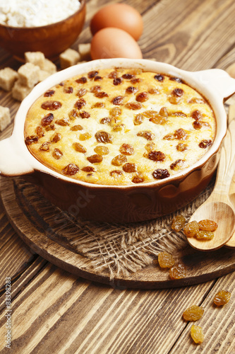 Casserole with cottage cheese and raisins
