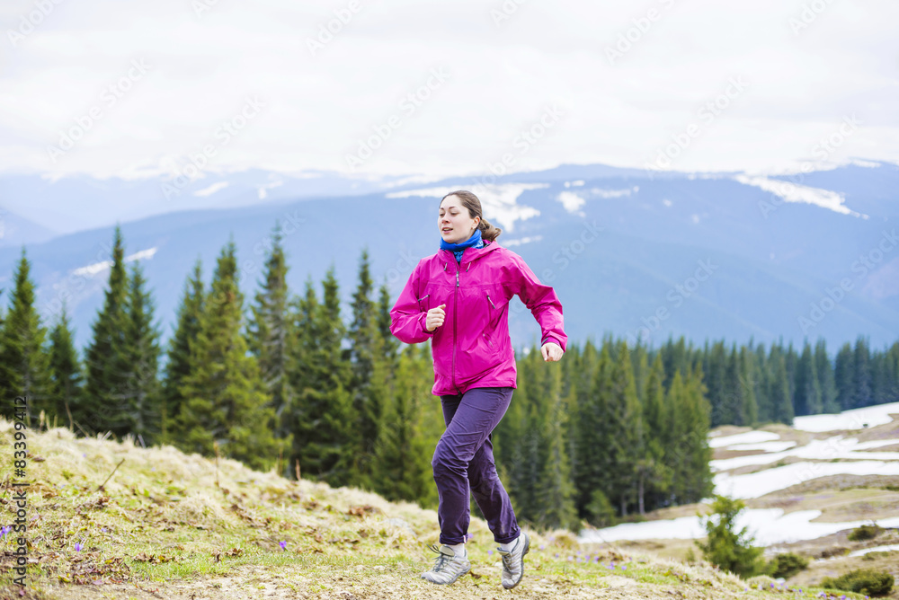 young caucasian female run outdoors