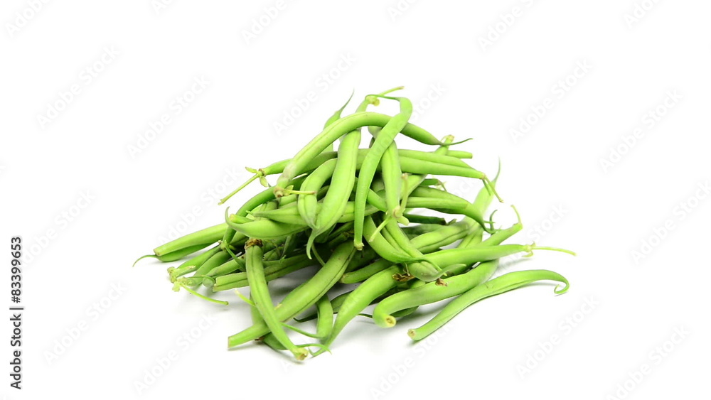 Fagiolini rotanti su sfondo bianco Fagiolini rotanti su sfondo bianco