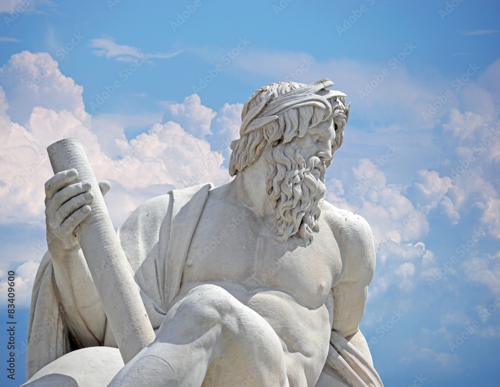 Naklejka premium Zeus na tle błękitnego nieba, plac Navona, fontanna czterech rzek Rzym