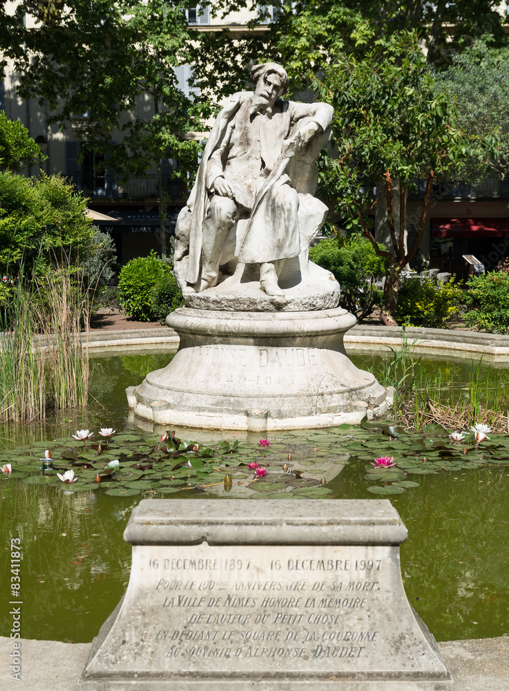 Fototapeta premium Statue d'Alphonse Daudet, Nîmes