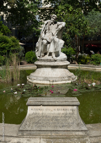 Statue d'Alphonse Daudet, Nîmes