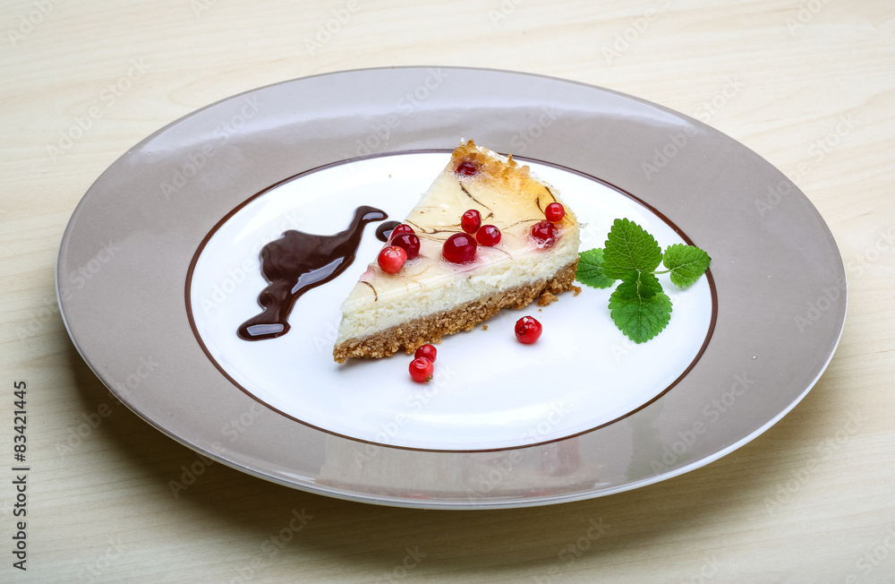 Cheesecake with berries and mint Cheesecake with berries and mint