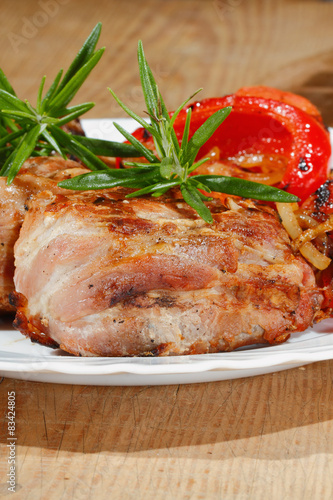 Gegrillte Schweinemedaillons,Champignons, Paprika, Tomaten