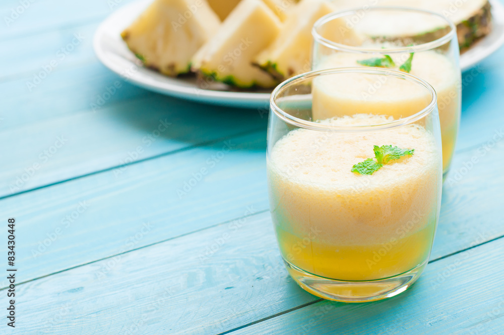 pineapple smoothie pineapple smoothie