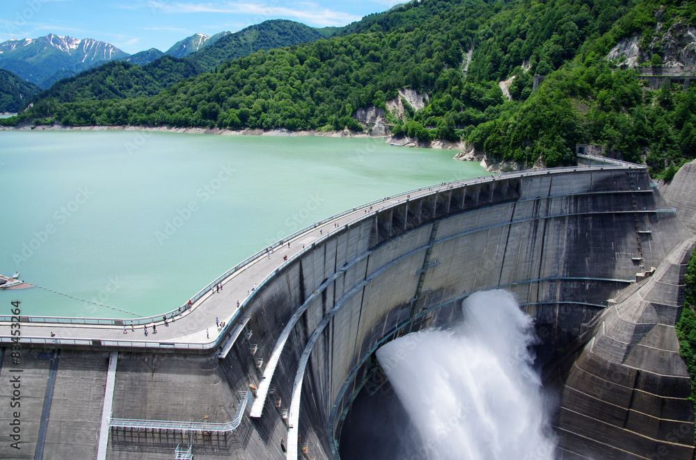 黒部ダムの放水 Stock 写真 Adobe Stock