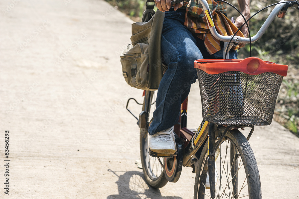 Obraz premium Riding a Bicycle