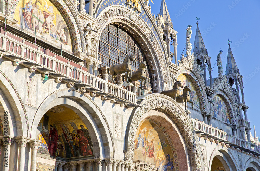 Obraz premium The Patriarchal Cathedral Basilica of Saint Mark at the Piazza S