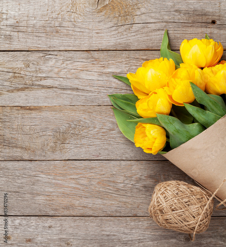 Fototapeta Naklejka Na Ścianę i Meble -  Yellow tulips bouquet