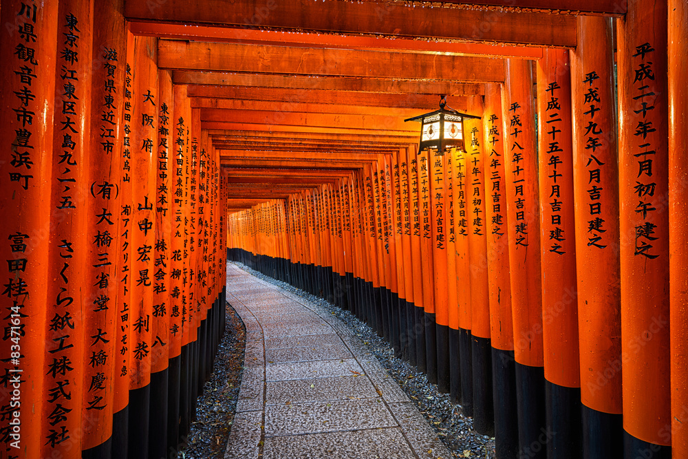 Fototapeta premium Fushimi Inari Shrine w Kyoto, Japonia