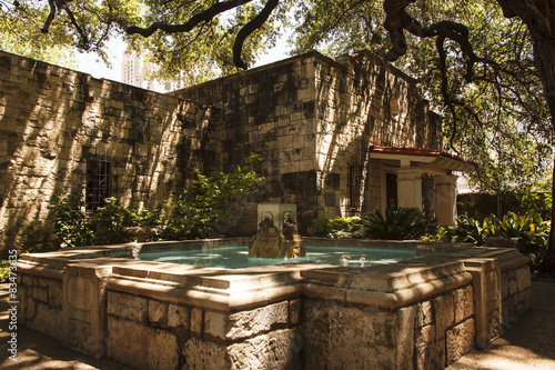TheAlamo, San Antonio, Texas - Brunnen im Hof