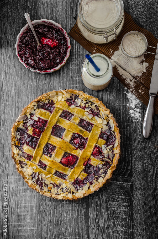 Shortbread tart with cherries Shortbread tart with cherries
