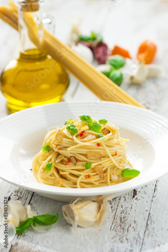 Pasta, Spageti olive oil and peperoncino