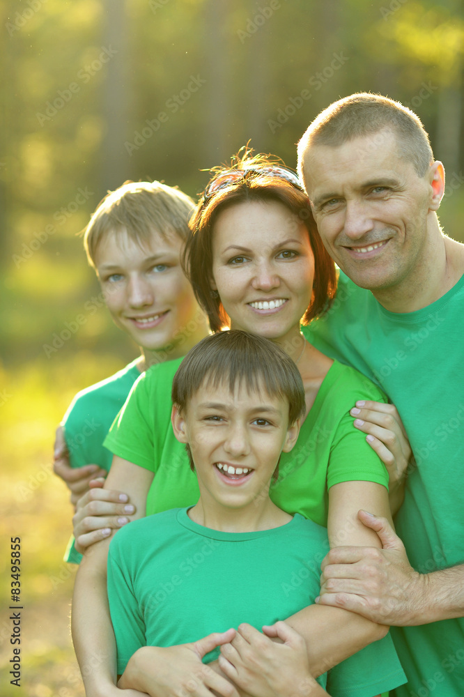 Fototapeta premium Cheerful family in green shirts 