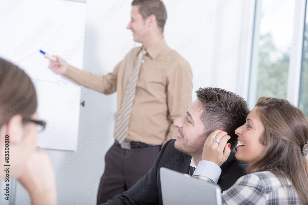 Obraz premium Tuscheln im Vortrag