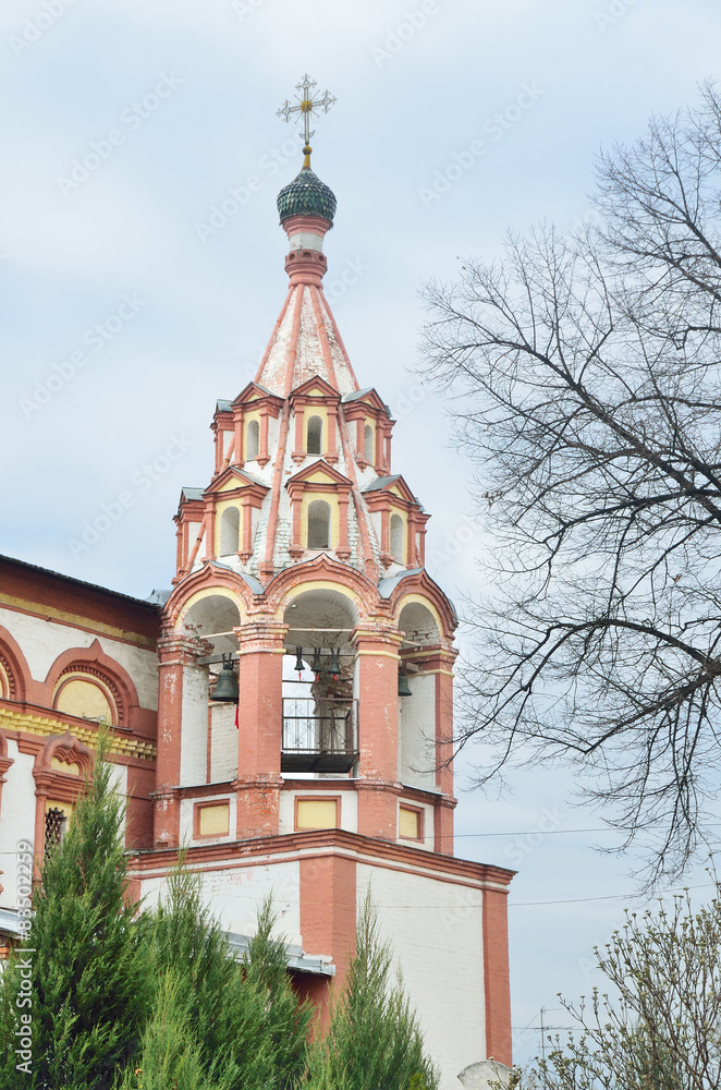 Храм Трёх Святителей на Кулишках в Москве, колокольня 