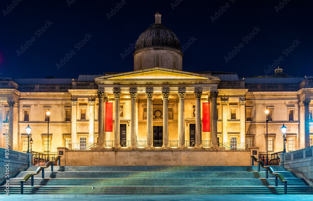 Obraz premium National Gallery na Trafalgar Square w Londynie