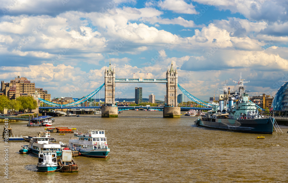 View of the Thames River in London - England