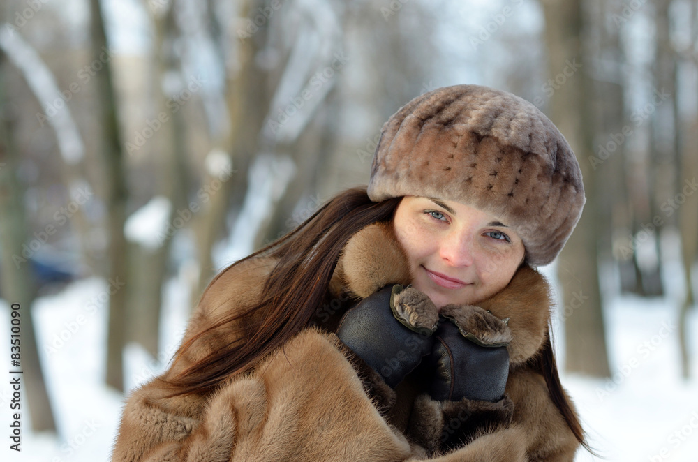 The girl in the cold The girl in the cold