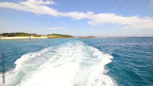 久高島の綺麗な海と夏空