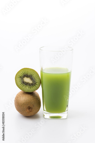 Kiwi fruit and kiwi juice