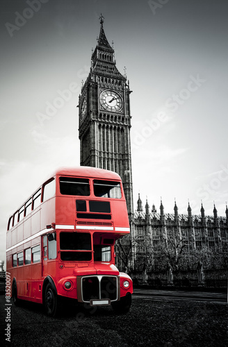 Roter Londoner Bus vor Big Ben