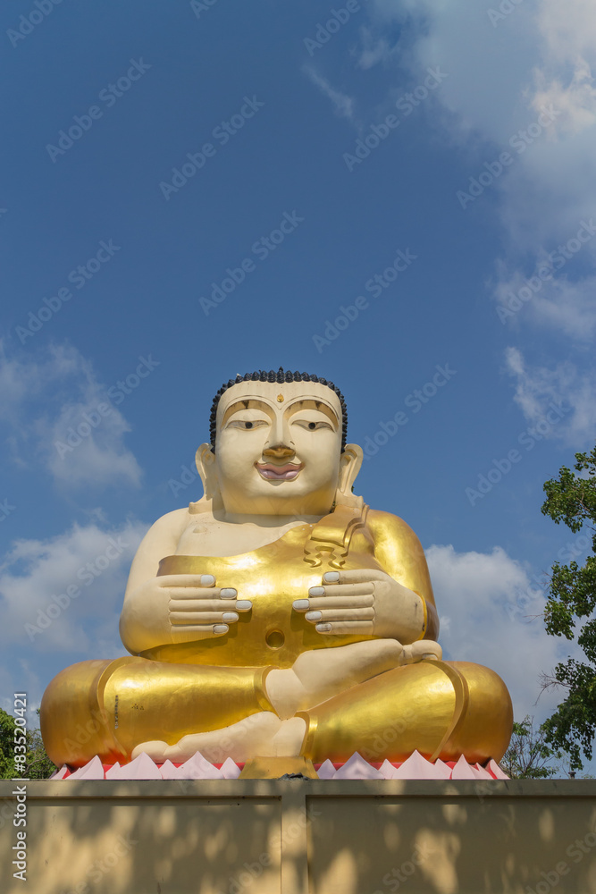 Fototapeta premium monk statue for katyayana sitting with sky background