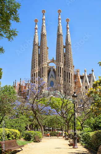 Fototapet BARCELONA, SPAIN - JUNE 05, 2014: Sagrada Familia - Basilica and
